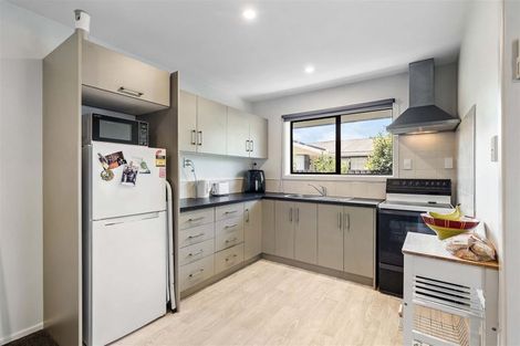Photo of property in 320 Memorial Avenue, Burnside, Christchurch, 8053