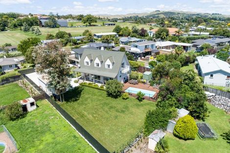 Photo of property in 32 Lucknow Road, Havelock North, 4130
