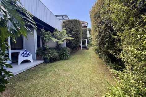 Photo of property in 52 Balmain Road, Chatswood, Auckland, 0626