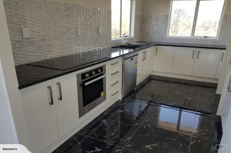 Photo of property in 22 Hartley Terrace, Massey, Auckland, 0614