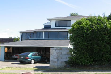 Photo of property in 1/20 Churchill Road, Murrays Bay, Auckland, 0630