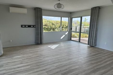 Photo of property in 1415 Whangaparaoa Road, Army Bay, Whangaparaoa, 0930