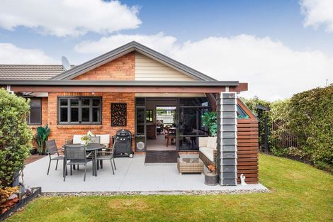 Photo of property in 78 Geneva Terrace, Kelvin Grove, Palmerston North, 4414