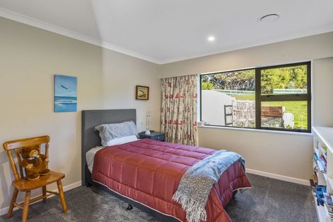 Photo of property in 8 Jacks Bush Road, Waikanae, 5391
