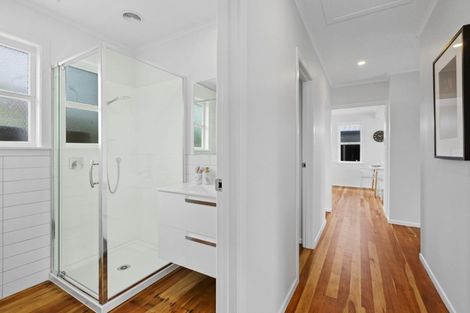 Photo of property in 3 Daphne Street, Kelston, Auckland, 0602