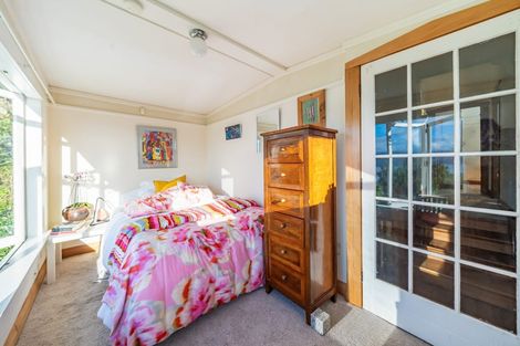 Photo of property in 46 Fortification Road, Karaka Bays, Wellington, 6022