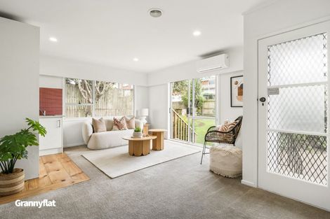 Photo of property in 14 Holdaway Avenue, Northcote, Auckland, 0627