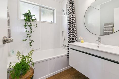 Photo of property in 5 Waitaha Way, Houghton Bay, Wellington, 6023