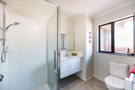 Photo of property in 43 Geneva Terrace, Kelvin Grove, Palmerston North, 4414