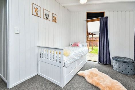 Photo of property in 8 Booker Place, Weymouth, Auckland, 2103