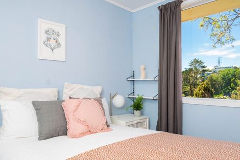 Photo of property in 8 Link Road, Newlands, Wellington, 6037