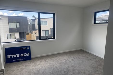 Photo of property in 3 Kautawa Lane, Massey, 0614