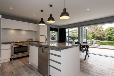 Photo of property in 37 Totara Street, Fendalton, Christchurch, 8041