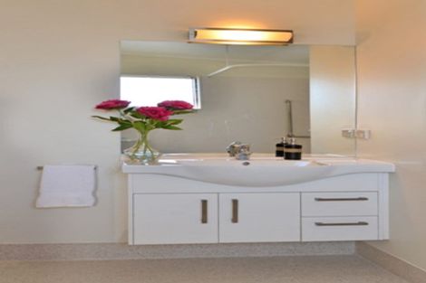 Photo of property in 1094 Fergusson Drive, Clouston Park, Upper Hutt, 5018