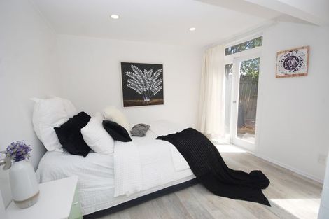 Photo of property in 4 Hollyhock Place, Browns Bay, Auckland, 0630