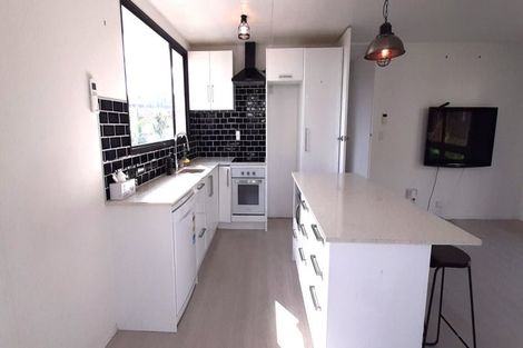 Photo of property in 16 Maywood Crescent, Glen Eden, Auckland, 0602