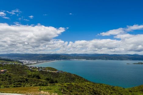 Photo of property in 31 Promontory Crescent, Newlands, Wellington, 6037