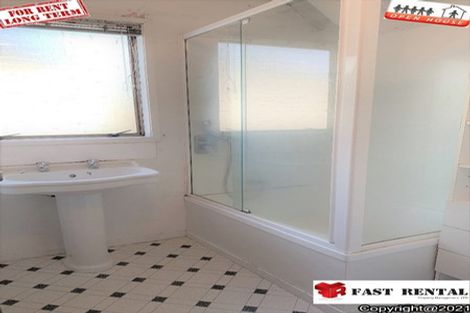 Photo of property in 1/2 Halberg Street, Glenfield, Auckland, 0629