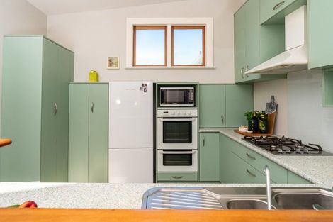 Photo of property in 13 West Road, Northland, Wellington, 6012