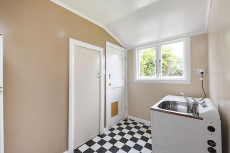 Photo of property in 24 Paisley Street, Mellons Bay, Auckland, 2014