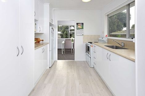 Photo of property in 16 Temuri Place, Glendene, Auckland, 0602