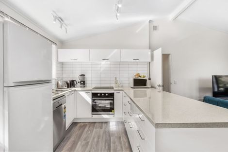 Photo of property in 9a Bourbon Terrace, Karori, Wellington, 6012