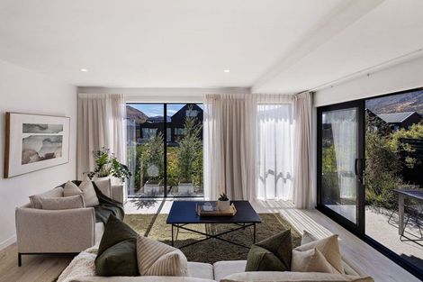 Photo of property in 18 Chapman Way, Jacks Point, 9371
