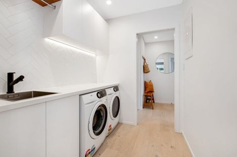 Photo of property in 10 Pohutukawa Avenue, Red Beach, 0932