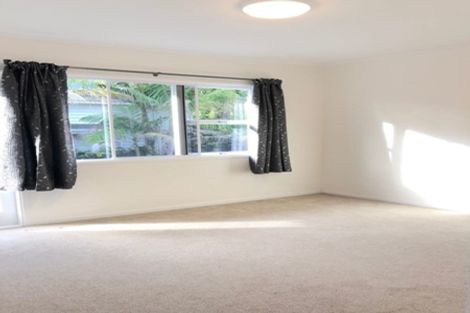 Photo of property in 14 Gwenand Place, Botany Downs, Auckland, 2010