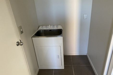 Photo of property in 65 Rising Parade, Fairview Heights, Auckland, 0632