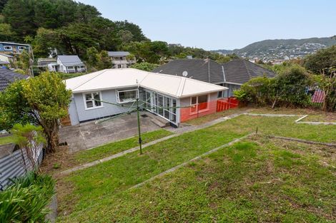 Photo of property in 127 Parkvale Road, Karori, Wellington, 6012