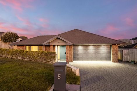 Photo of property in 5 Paparoa Crescent, Aotea, Porirua, 5024