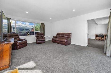 Photo of property in 15 Frensham Crescent, Woolston, Christchurch, 8062