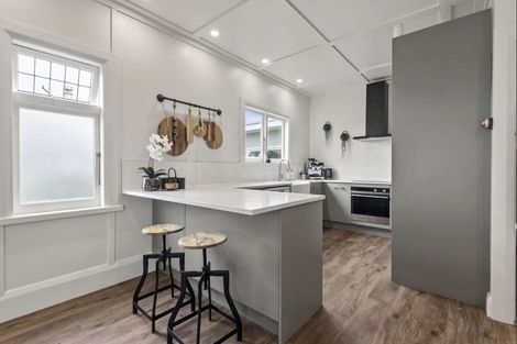 Photo of property in 73 Brightwater Terrace, Terrace End, Palmerston North, 4410