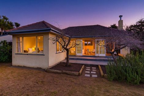 Photo of property in 25 Weka Road, Raumati Beach, Paraparaumu, 5032
