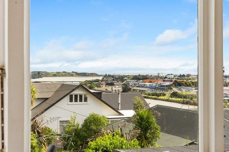 Photo of property in 32 Hipango Terrace, Durie Hill, Whanganui, 4500