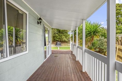 Photo of property in 16 Kearney Place, Massey, Auckland, 0614