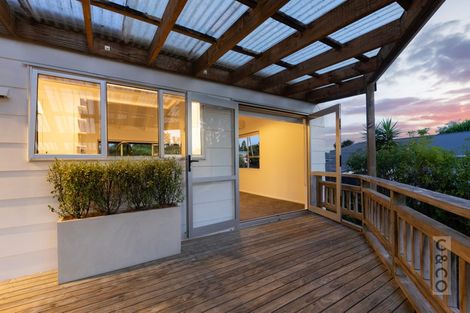 Photo of property in 28 Great North Road, Riverhead, 0820