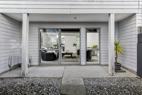 Photo of property in 27/3 Hulme Place, Henderson, Auckland, 0612