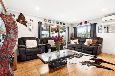 Photo of property in 2 Royal View Road, Te Atatu South, Auckland, 0610