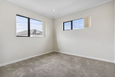 Photo of property in 6 Kirikiri Drive, Papakura, 2110