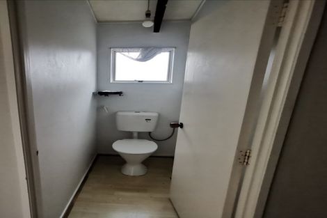 Photo of property in 2/18 Craigbank Avenue, New Lynn, Auckland, 0600