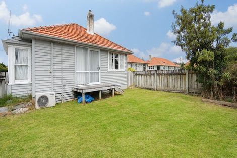 Photo of property in 45u1 Ross Crescent, Fairfield, Hamilton, 3214