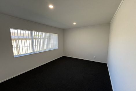 Photo of property in 2 Framalda Place, Conifer Grove, Takanini, 2112