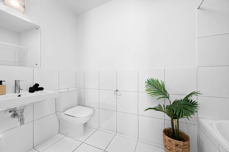 Photo of property in 1a/2 Elizabeth Street, Petone, Lower Hutt, 5012