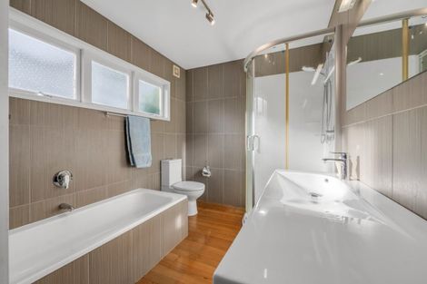 Photo of property in 16 Grove Lane, Pakuranga, Auckland, 2010