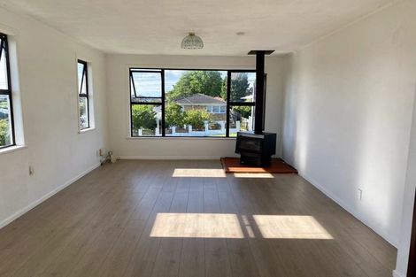 Photo of property in 24 School Road, Te Atatu South, Auckland, 0610