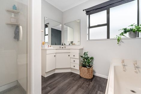 Photo of property in 10 Parnell Heights Drive, Kelvin Grove, Palmerston North, 4414