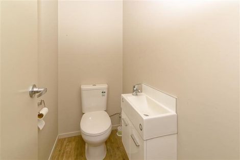 Photo of property in 102u3 Old Farm Road, Hamilton East, Hamilton, 3216