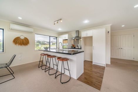 Photo of property in 48 Sunstone Crescent, Brown Owl, Upper Hutt, 5018